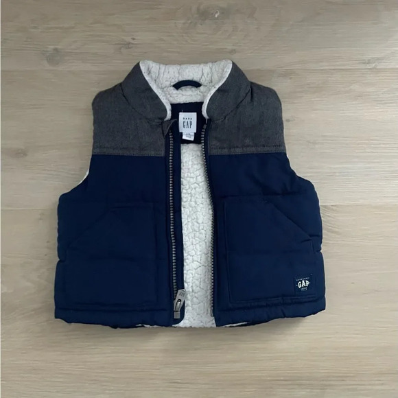 Gap  Baby Sherpa Puffer Vest - Picture 3 of 5